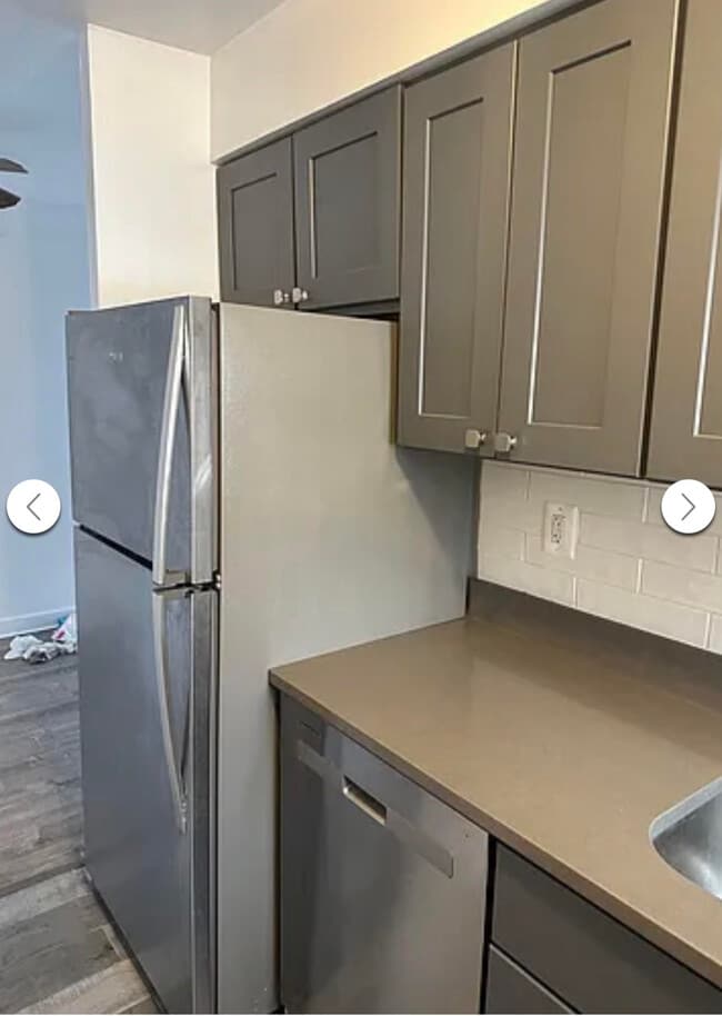 Building Photo - 3825 N Pine Grove Ave