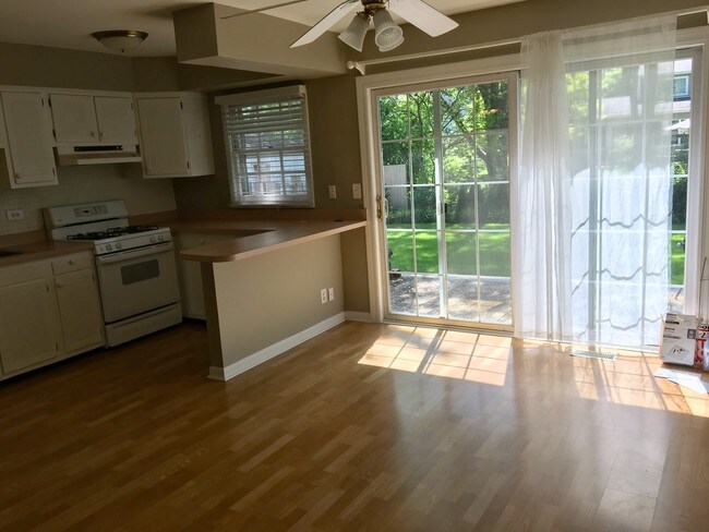 Kitchen - 845 Country Club Dr