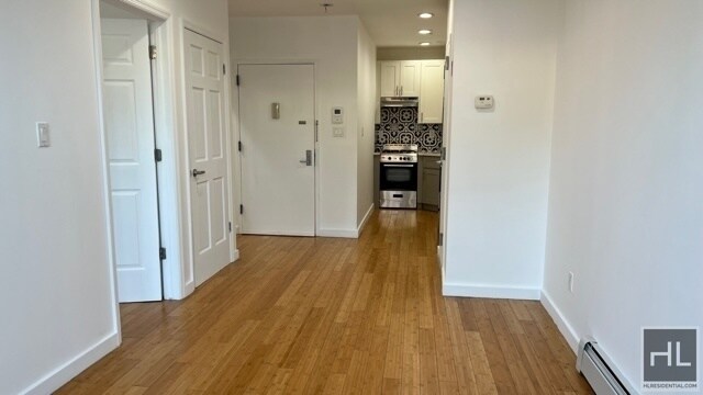 Foto del edificio - NEWLY CONSTRUCTED LUXURY 1 BEDROOM  W/LARG...