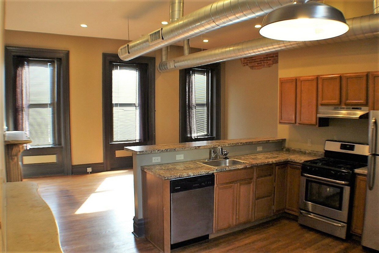 Primary Photo - 4 E North Ave