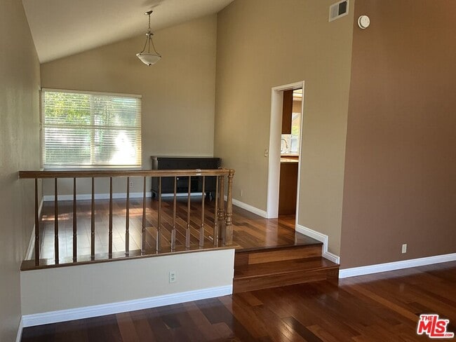 Building Photo - 1100 Promontory Pl