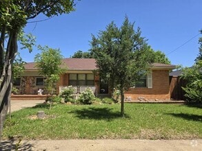 Building Photo - 410 Muriel Dr