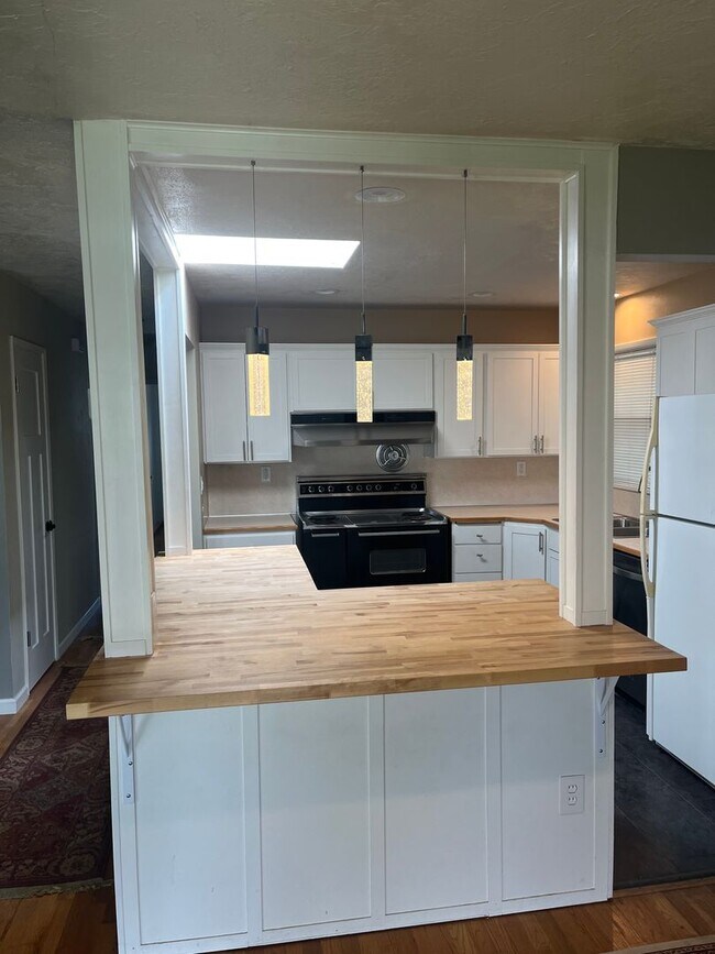 Building Photo - Beautiful 3 bed 1 bath home
