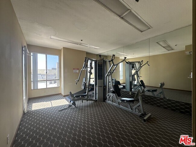 Foto del edificio - 8614 Burton Wy