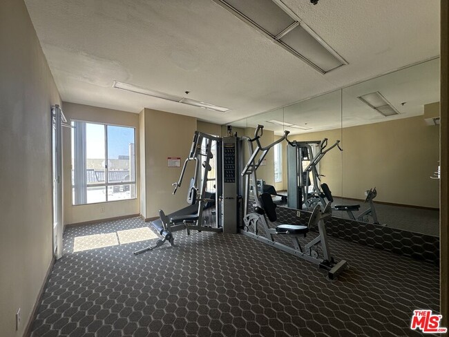 Building Photo - 8614 Burton Wy