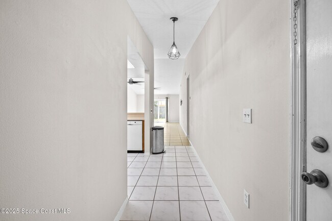 Building Photo - 3156 Dunhill Dr