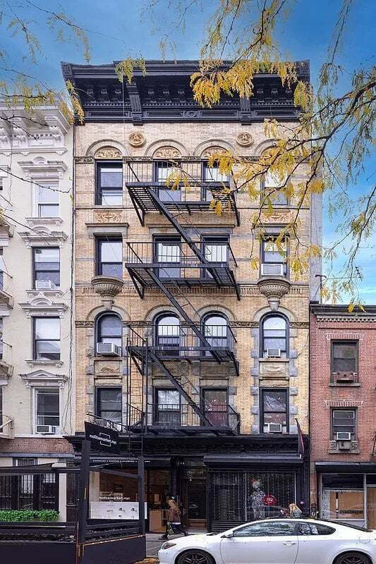 Building Photo - 223 Mott St