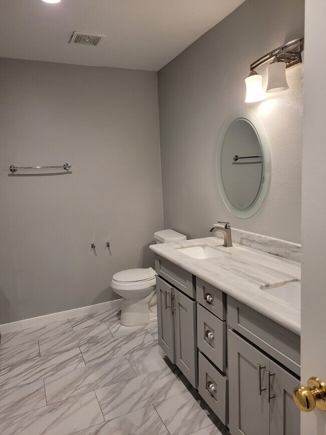 Foto del edificio - 2531 Turtle Creek Dr