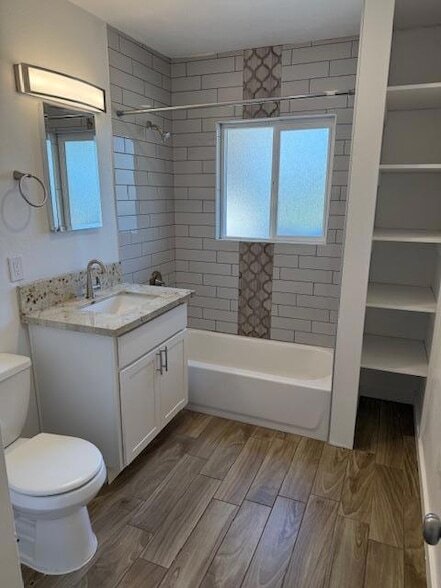 Foto del edificio - 2537 E Clarendon Ave