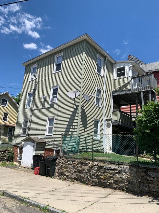 17 7th St Unit 2nd flr, Derby, CT 06418 Apartments in Derby, CT