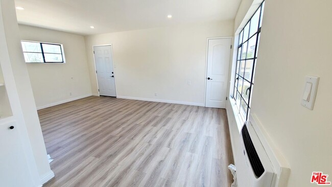 Building Photo - 4017 W Magnolia Blvd