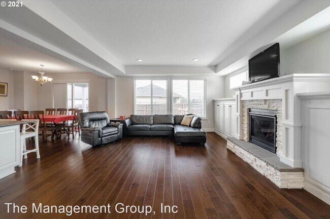 Building Photo - 4 br, 3.5 bath House - 5612 NE 133rd Street