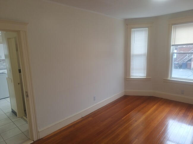 Building Photo - 2 Meader Rd
