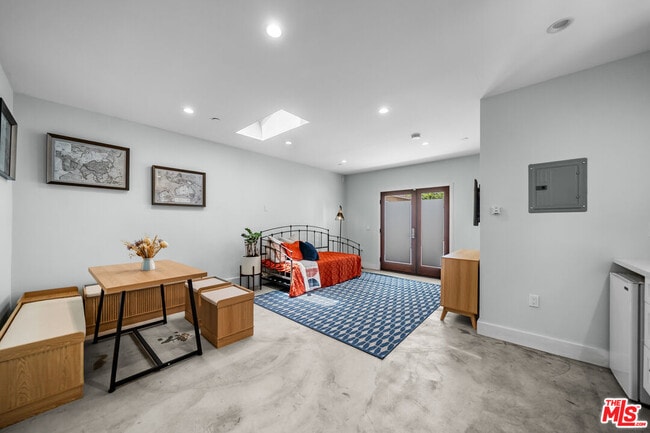 Foto del edificio - 12534 Gilmore Ave