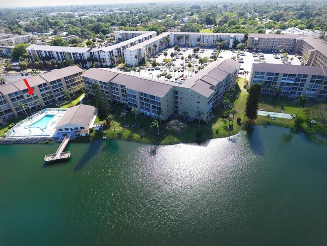 Foto del edificio - 3785 Lake Bayshore Dr