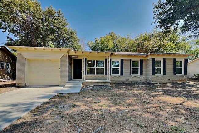 Building Photo - 5201 Sabelle Ln