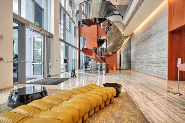 Foto del edificio - 1300 Brickell Bay Dr