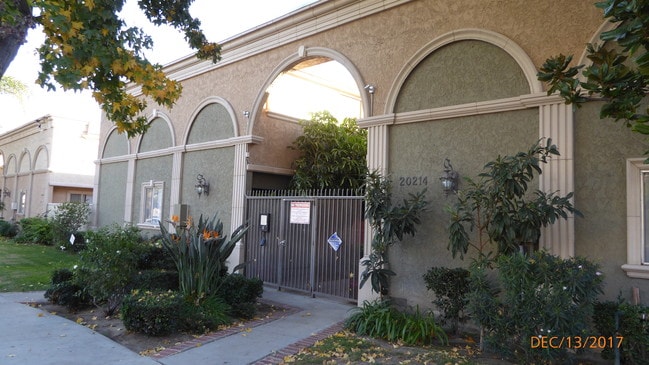 Main Enterance - 20214 Cohasset St