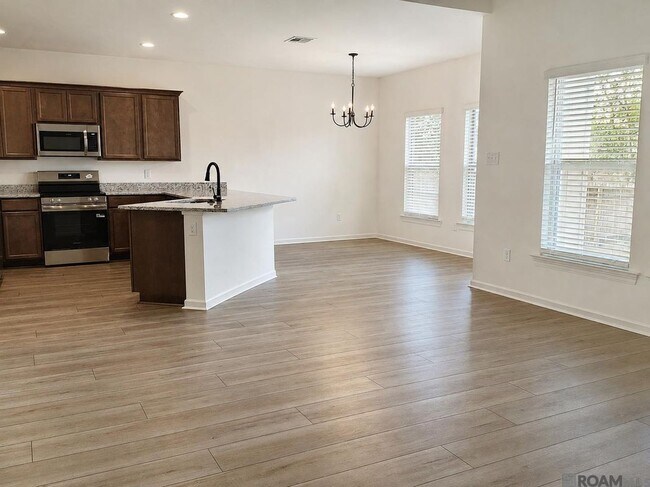 Foto del edificio - 23668 Sweetbriar Ct
