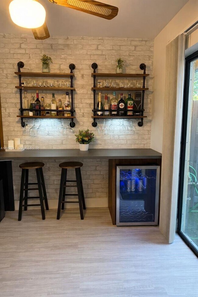 Foto del edificio - 283 Woodland Rd