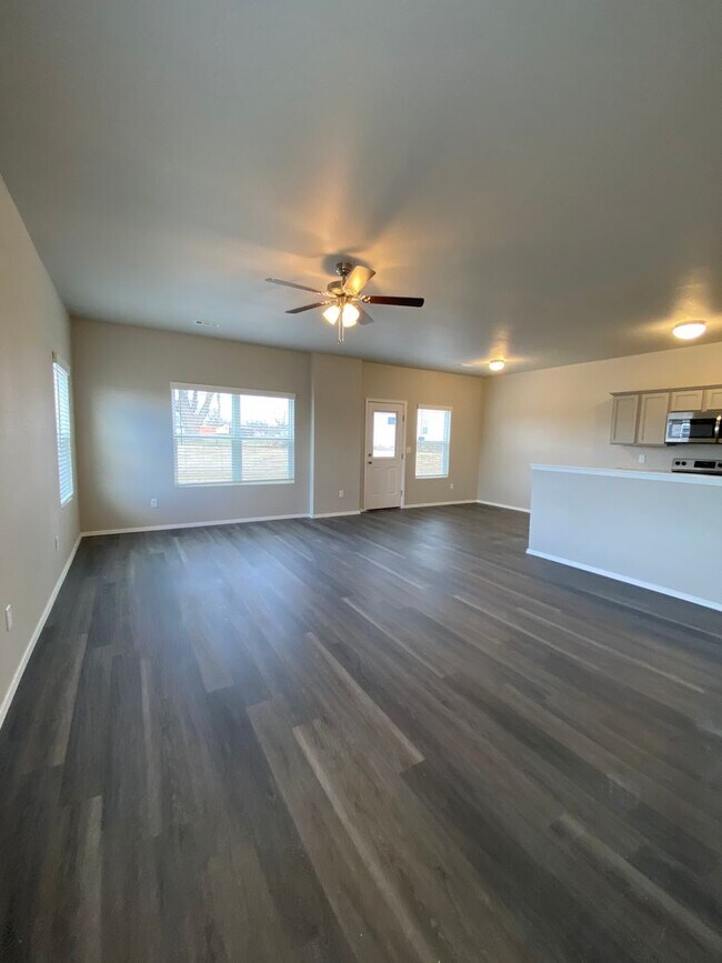 Foto del edificio - *Move-In Special* Three Bedroom | Two and ...