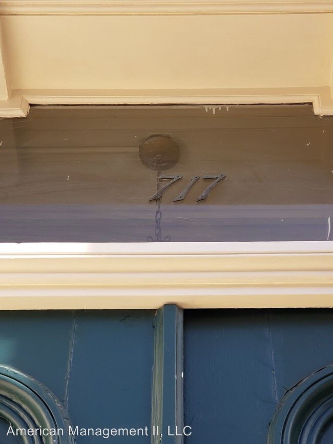 Building Photo - 717 Washington Pl