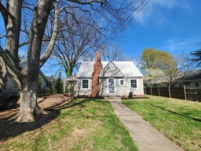 Building Photo - 304 W 8th Ave