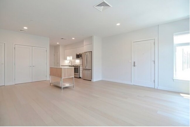 Building Photo - 10 Clipper Ship Ln