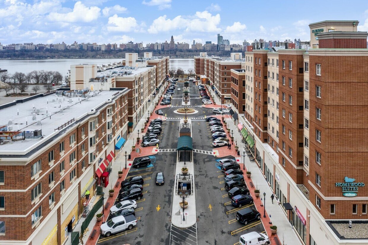 Primary Photo - 300 City Pl