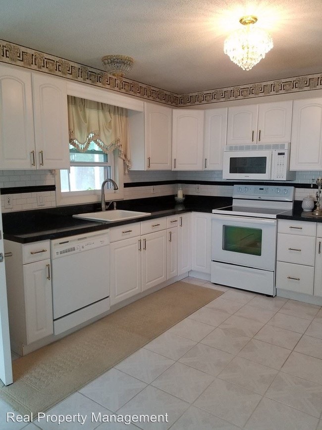 Building Photo - 3 br, 1.5 bath House - 25 Kenyon Rd