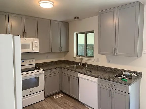 Building Photo - 16763 E Kenyon Dr