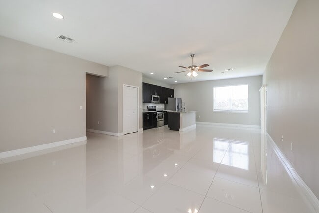 Building Photo - 1010 Heron Ct
