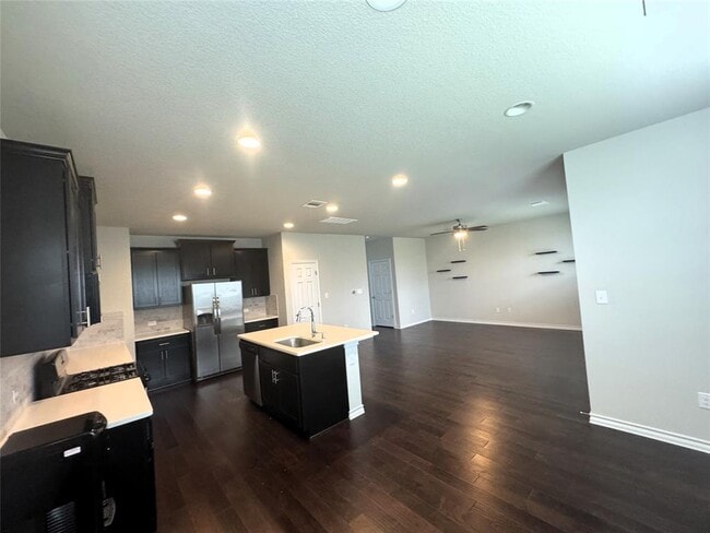 Building Photo - 361 Silktassel Way