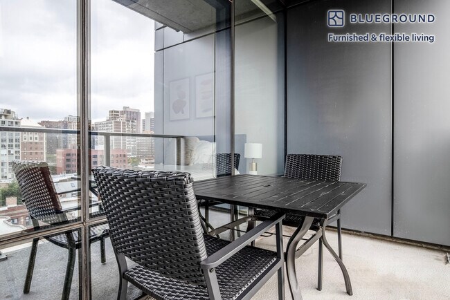 Foto del edificio - 450 W Belmont Ave