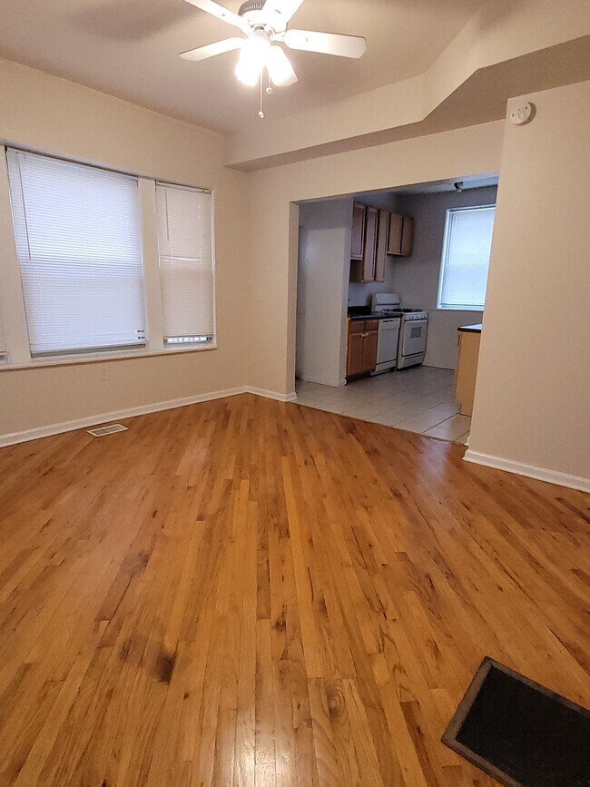 Foto del edificio - 7324 N Ridge Blvd