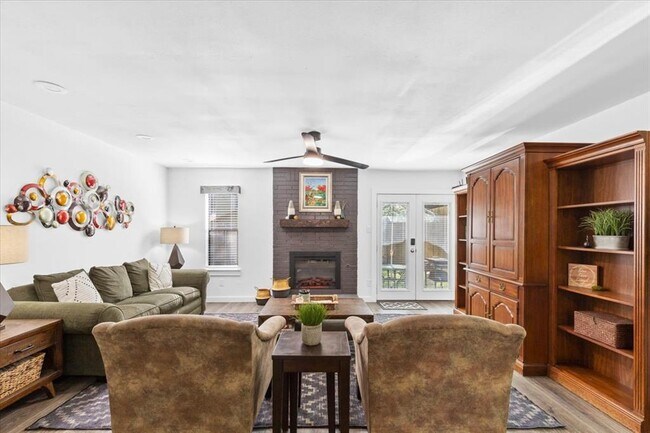 Foto del edificio - 9820 Briar Ridge Dr