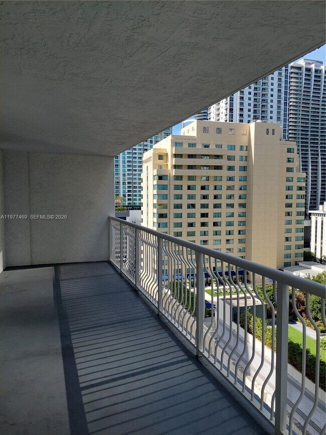 Foto del edificio - 1200 Brickell Bay Dr