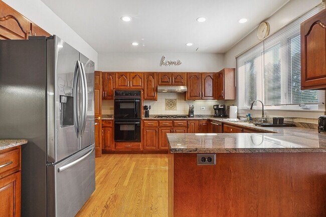 Foto del edificio - 1203 Harmony Ct