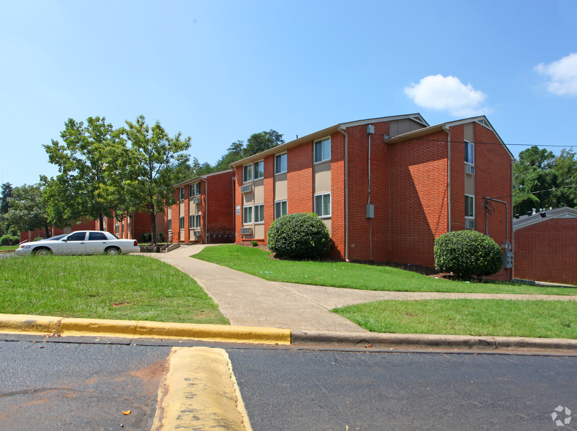 Building Photo - Forest Hills Village