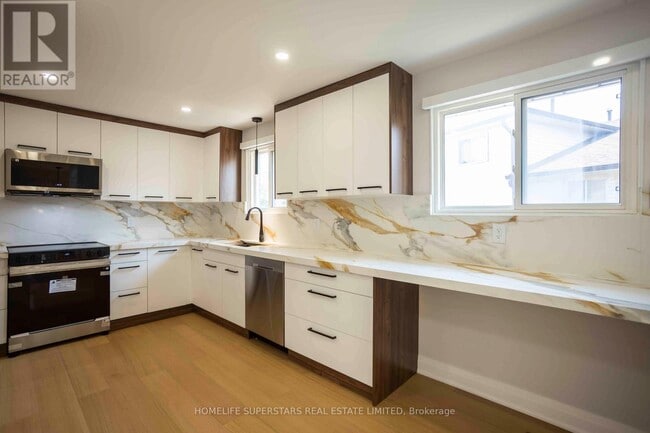 Building Photo - 15 Shademaster Ct