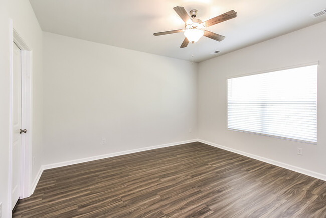 Foto del edificio - Gorgeous 4 Bedroom in Regal Farms