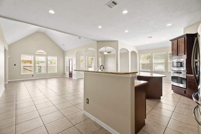 Building Photo - 4713 La Escalona Dr