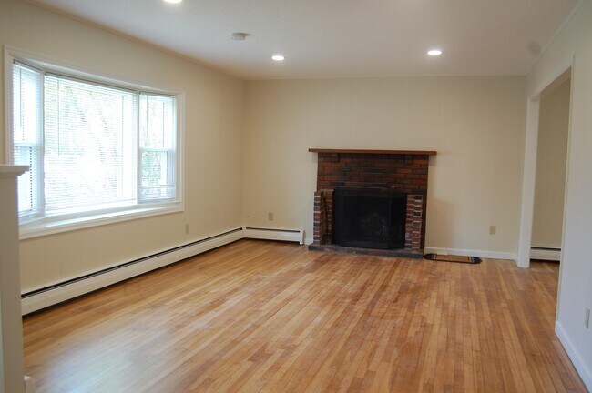 Living room - 48 Witham St