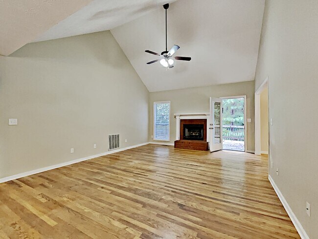 Building Photo - 2980 Summit Ln