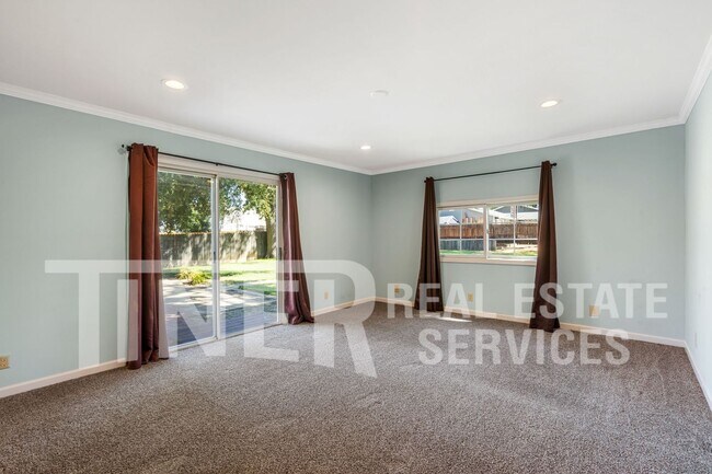 Building Photo - Updated Home with Sprawling Yard  in Centr...