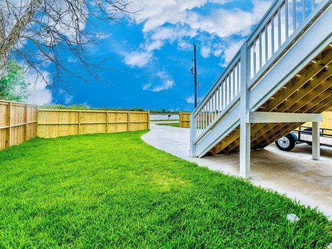 Building Photo - 4620 N Railroad Ave