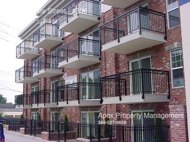 Primary Photo - 1001 N State St