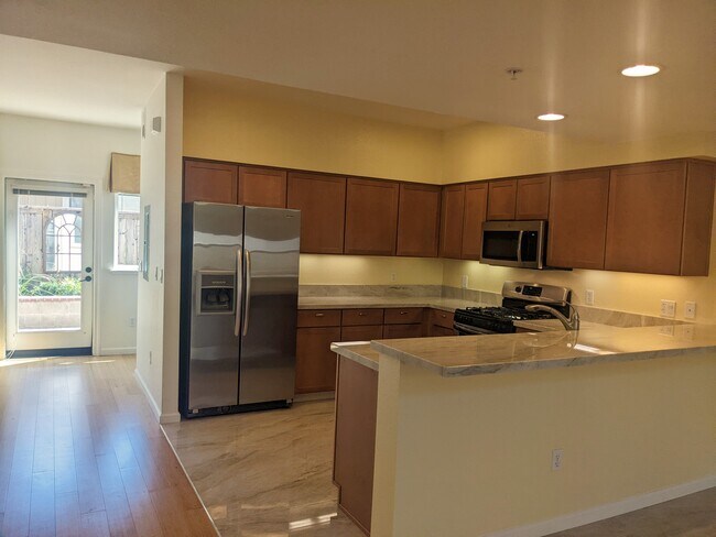Foto del edificio - 649 1st St W