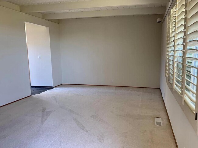 Building Photo - 1170 Oakwood Dr