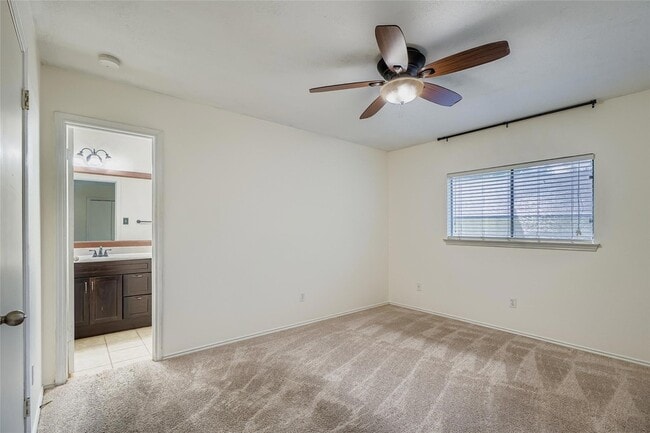 Foto del edificio - 9802 Briar Ridge Dr